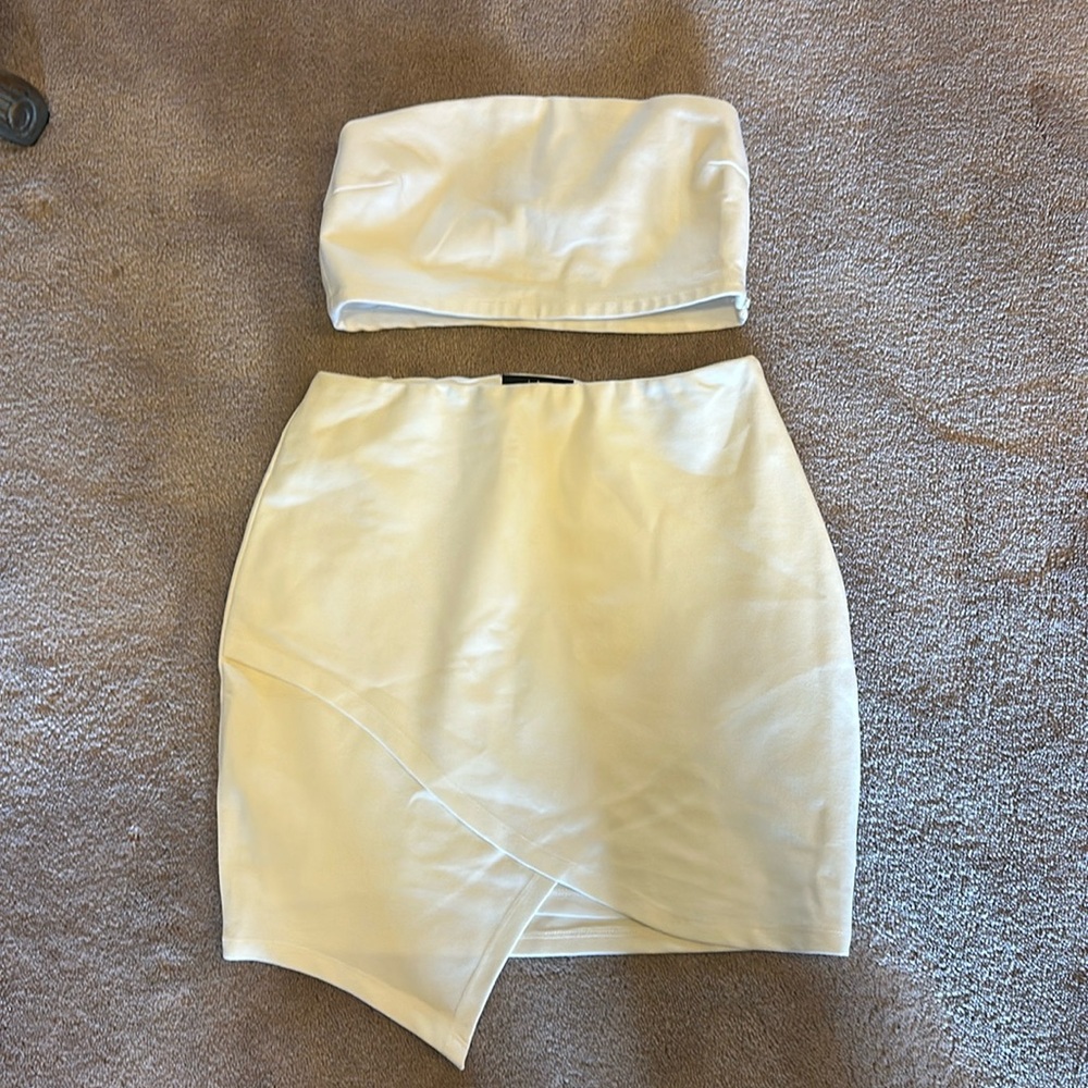 Women’s  off white Lulu skirt and crop top set